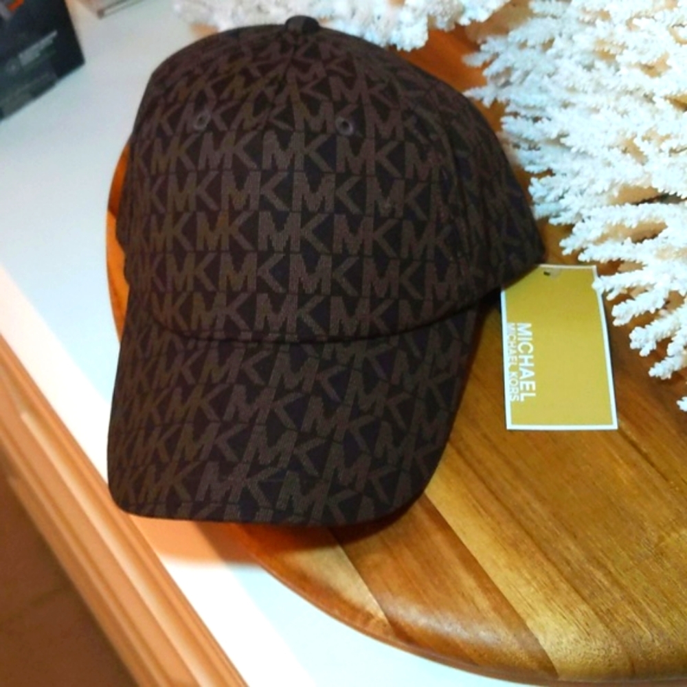 Michael kors 🤎NWT🤎 baseball cap chocolate brown 🤎 NEVER WORN! A++!